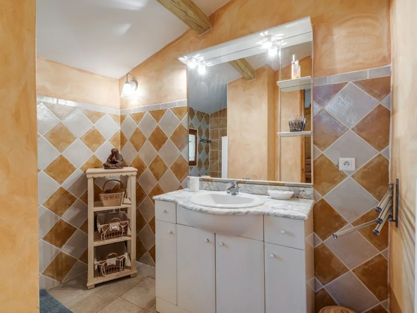 18th Century, Cosy Middle House in Barjols