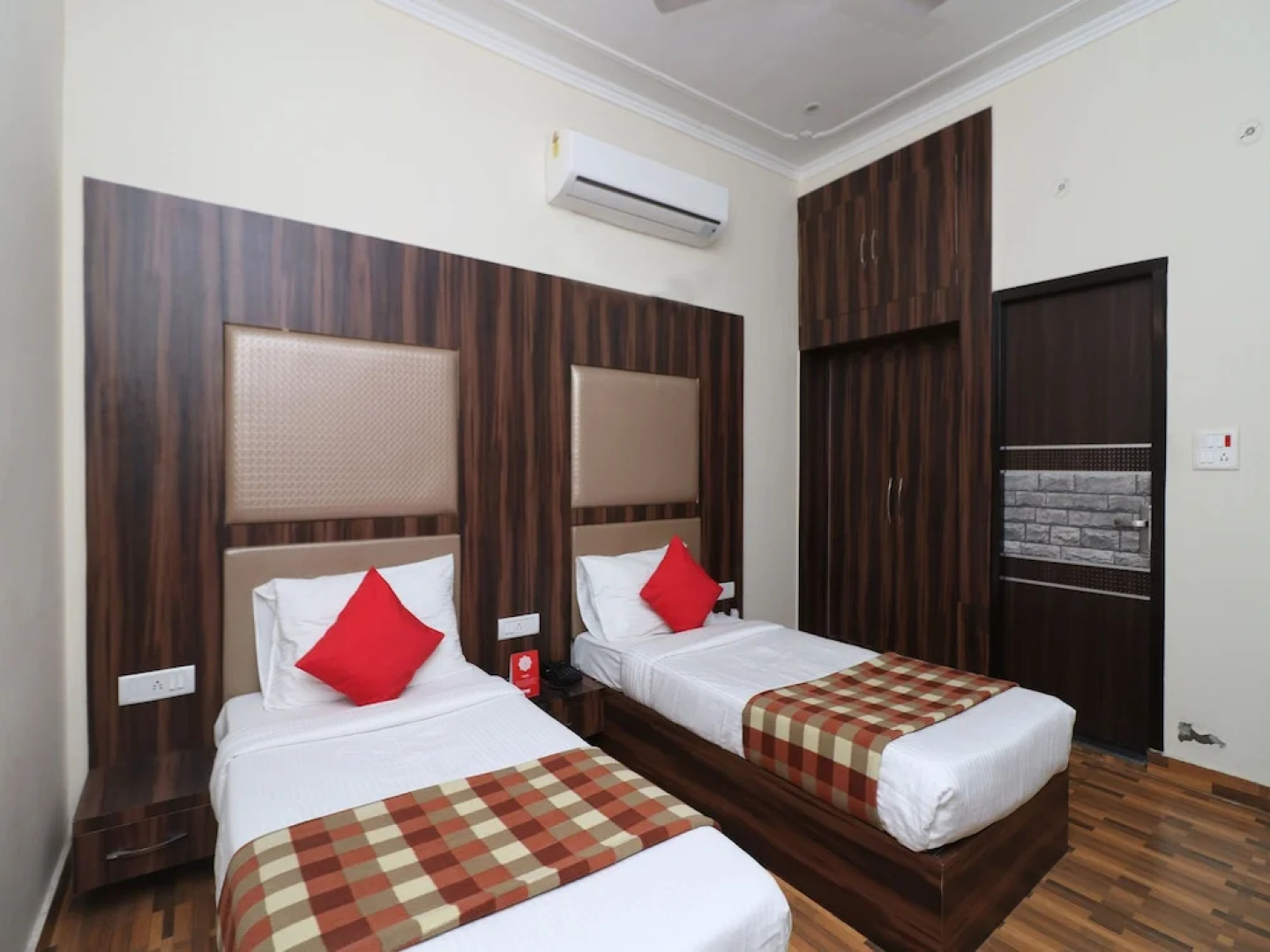 OYO 12126 Hotel Shagun Residency