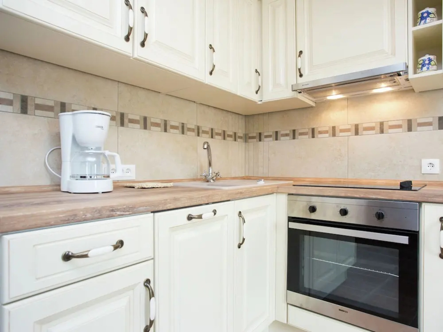 Beautiful Holiday in Krk Town, with Wifi And Roof Terrace, 300 Meters From Beach