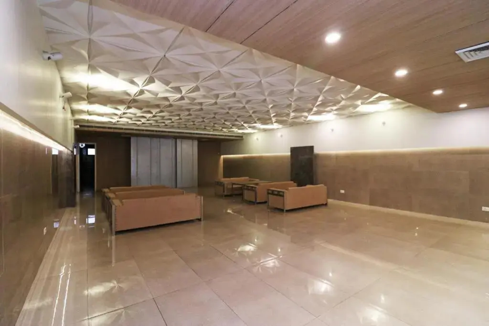 Hotel White Square by OYO Rooms