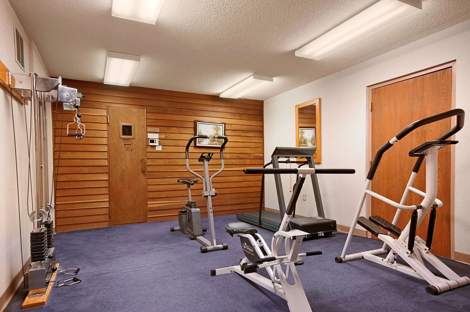 Econo Lodge Whitehall near Michigan's Adventure