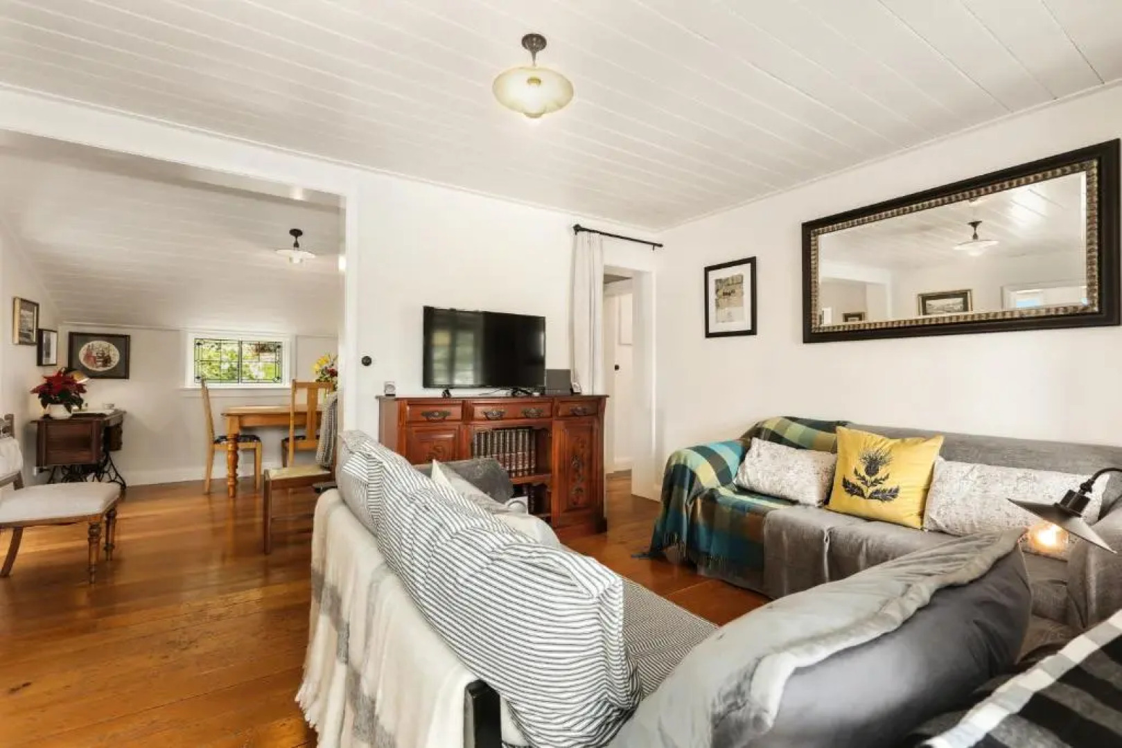 Islay Cottage - Lyttelton Holiday Home