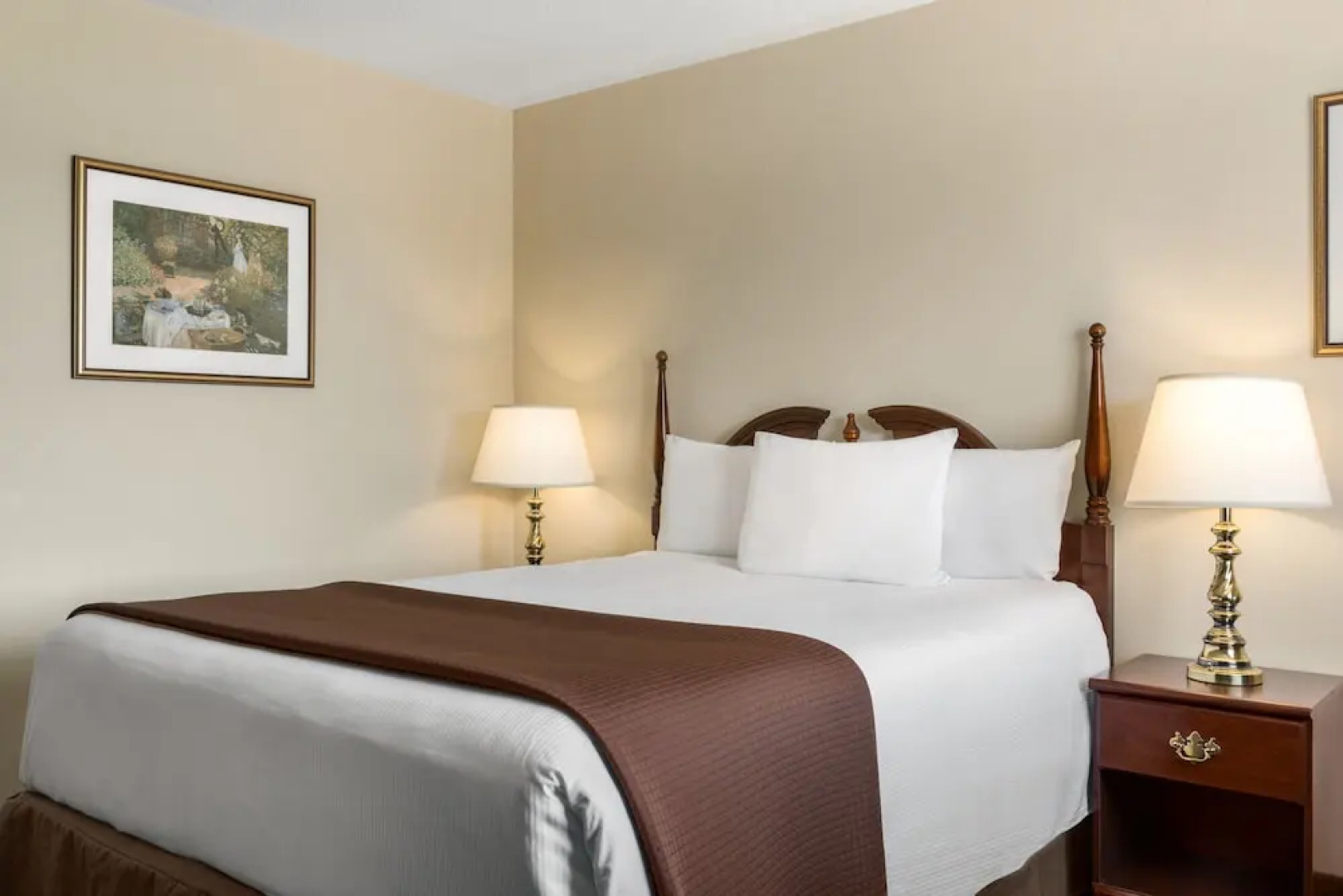 Travelodge Kingston LaSalle Hotel