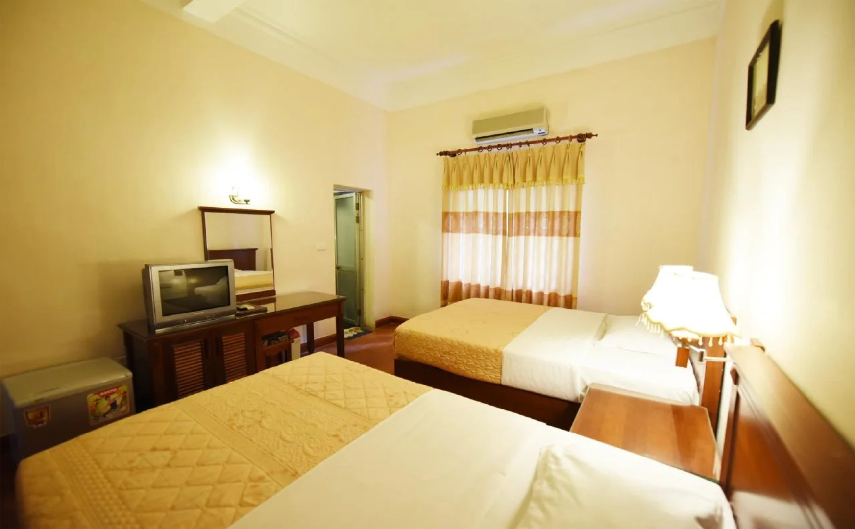 Catba Central Hostel