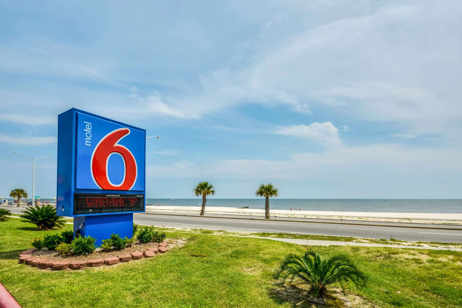 Motel 6 Biloxi, MS - Beach