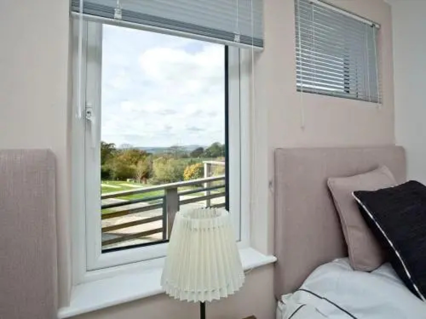 Moorlands House (SW-bound)