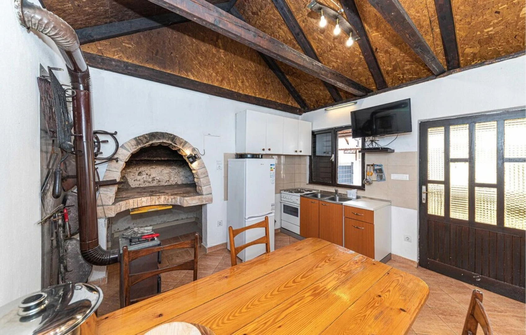 Stunning Home in Poljica With Wifi and 4 Bedrooms