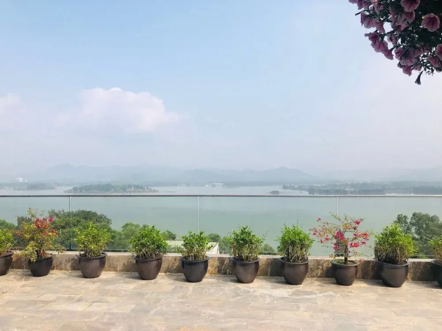 Lakeside Dailai Hotel