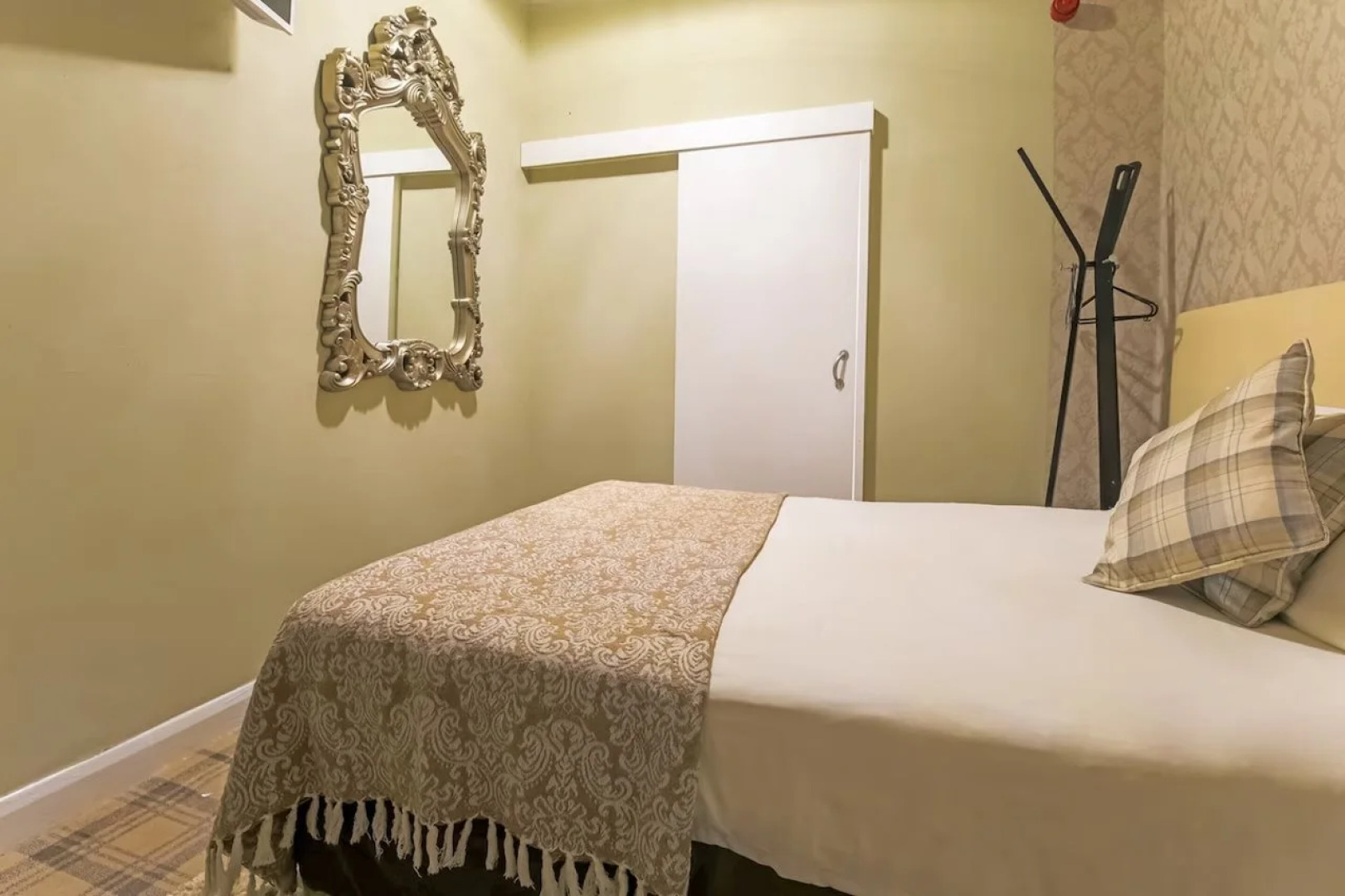 OYO Hotel Mj Kingsway