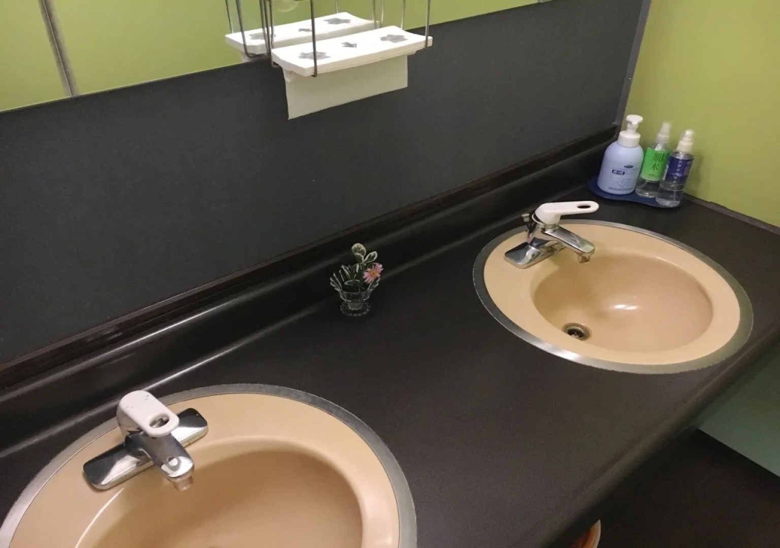 Cafe & inn That Sounds Good