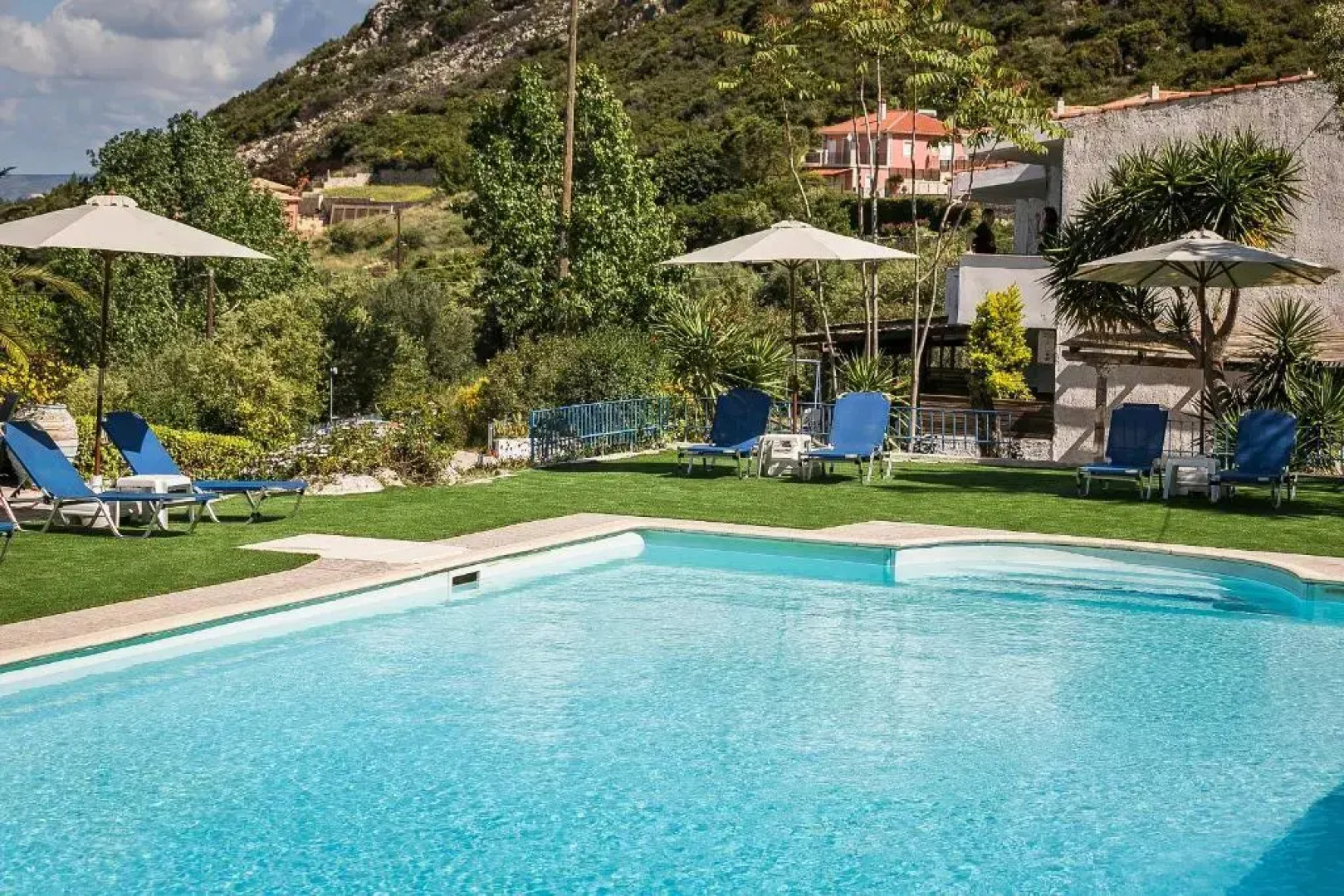 Metaxatos Apartments