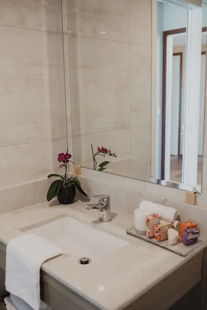 Te Whaanga Retreat & Spa Lodge & Canvastown Luxury Glamping Tents