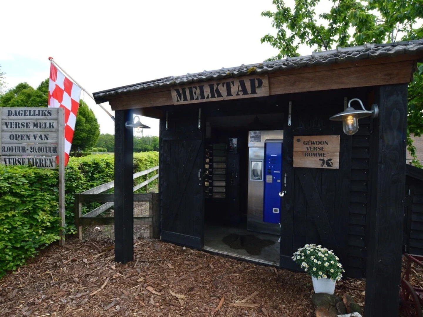 Beautiful Farmhouse in Baarschot near Forest