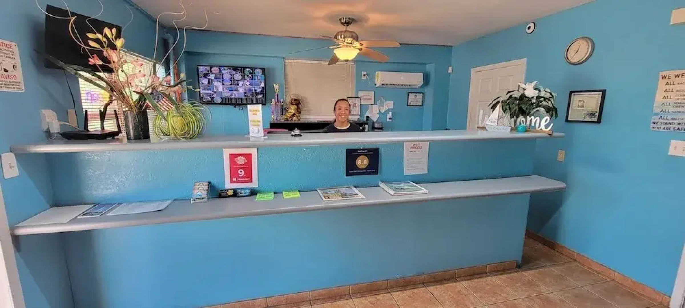 Upper Deck Hotel and Bar - Adults Only