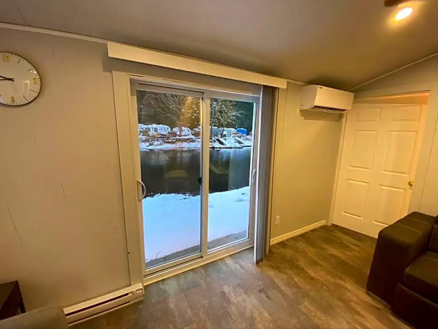 Harrison Lake Cottages