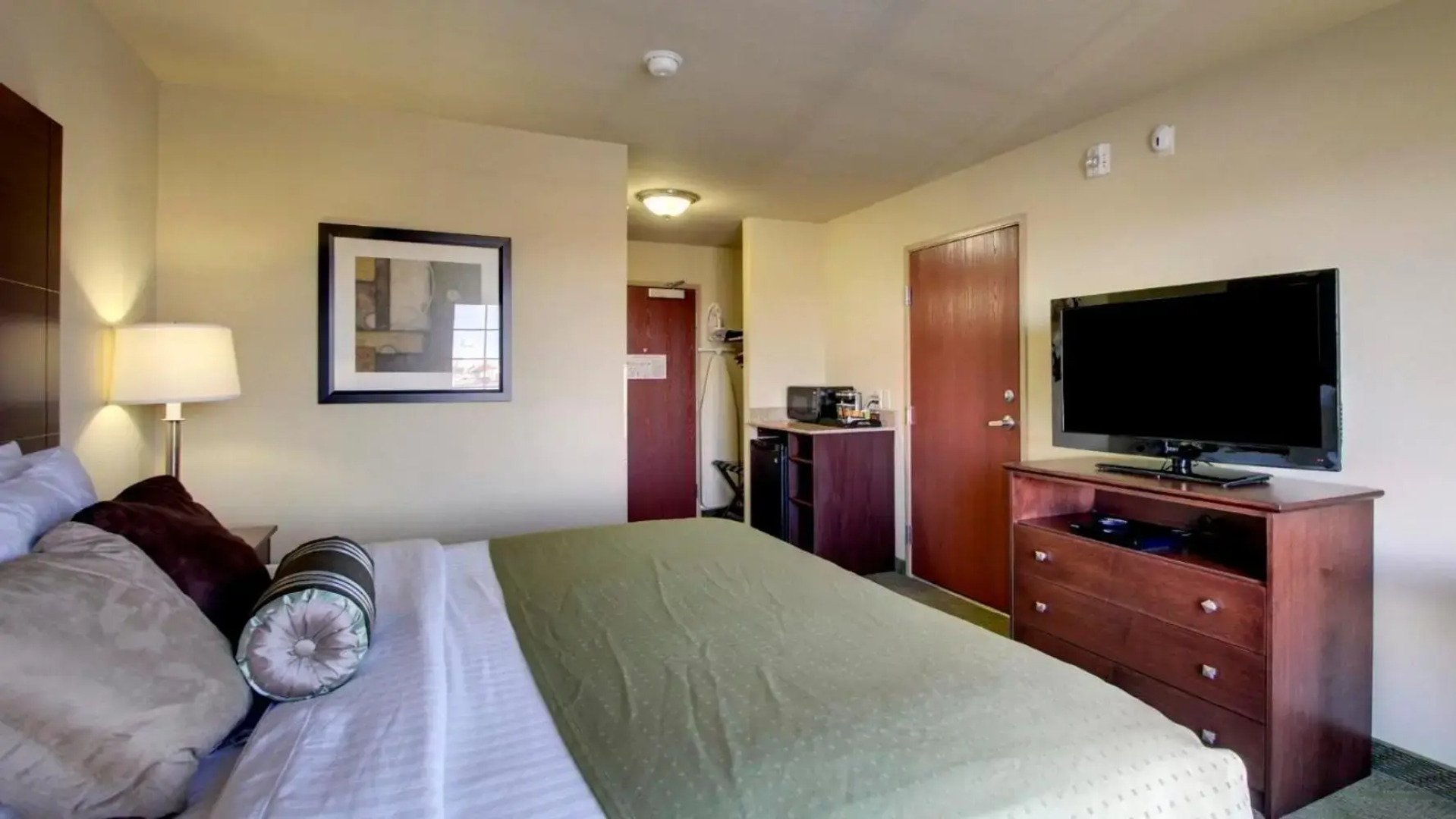 Cobblestone Hotel & Suites - Wayne