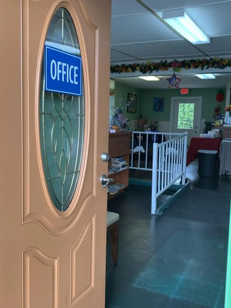 Lakeside Inn and Cafe