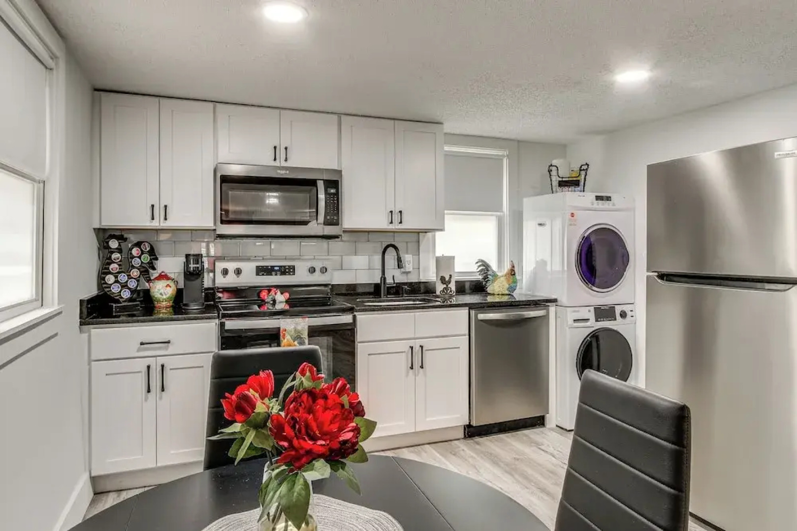 2 Mi to USC Campus: Peaceful Apartment w/ Yard