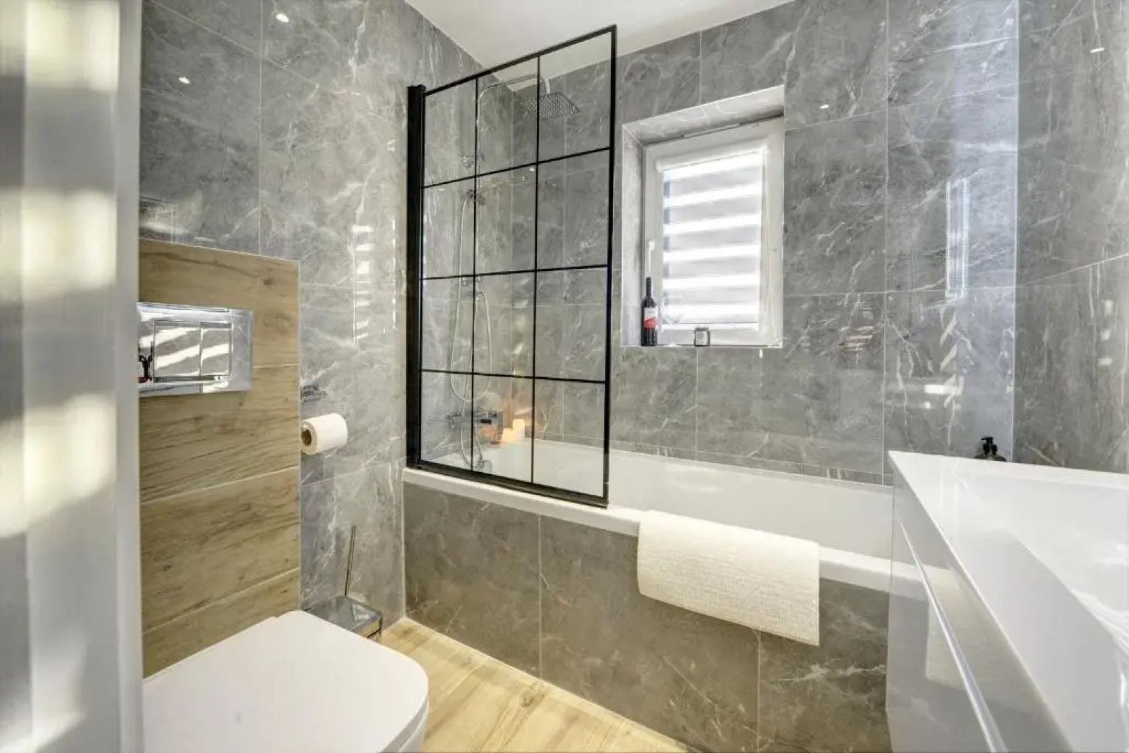 Modern 2BR House & Private Parking & Kid-friendly