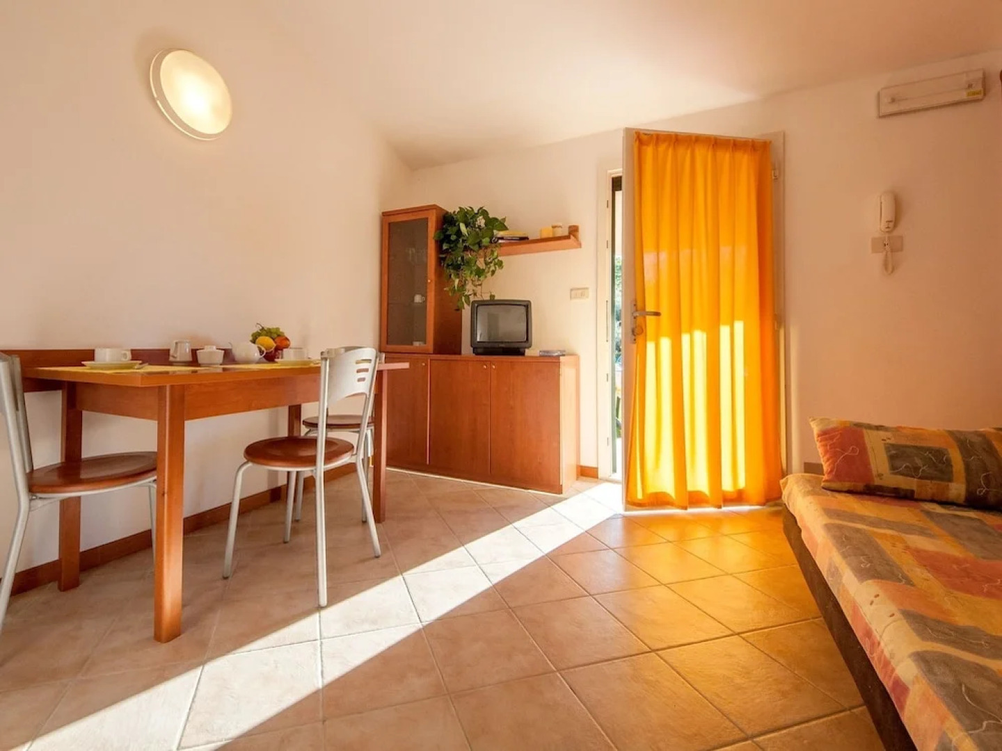 Cozy Apartment With air Conditioning Near the Sea