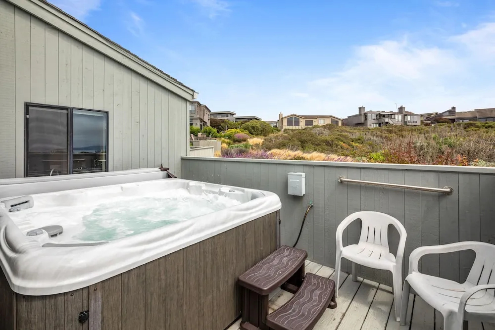 New Listing! All-suite Eagle's Nest W/ Hot Tub 3 Bedroom Home