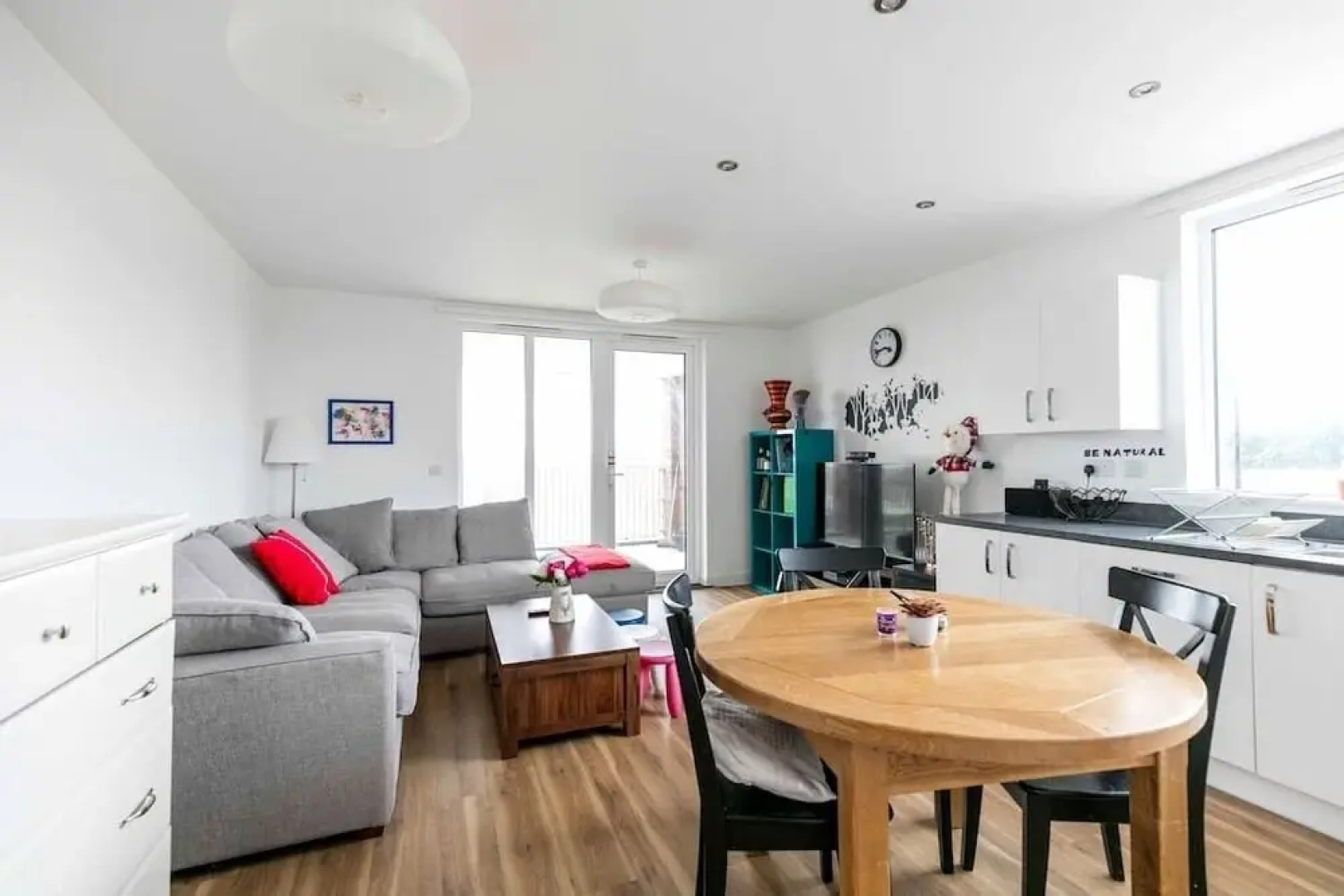 Trendy Sunlit 2BR Cambridge Home /free Parking