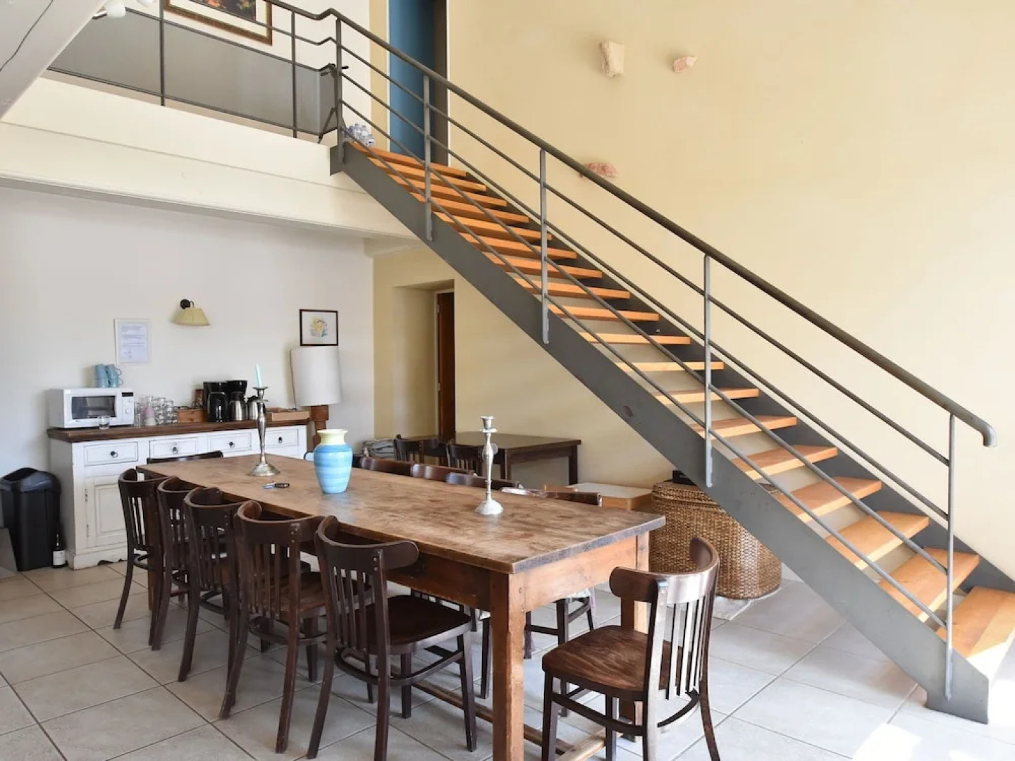 Spacious Mansion in Vinzelles With Swimming Pool