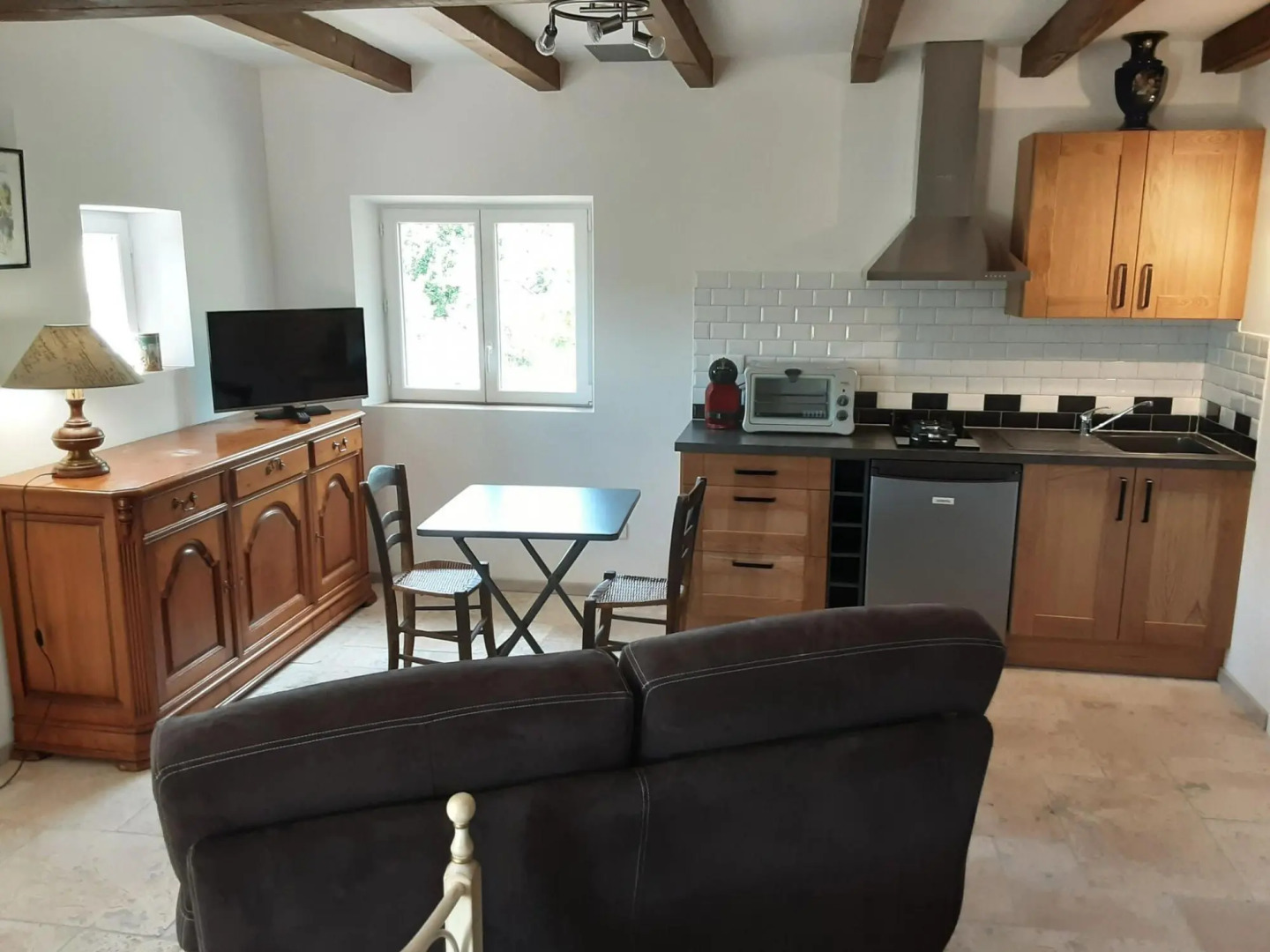 Charming stone Tiny House with communal pool, Chambonas