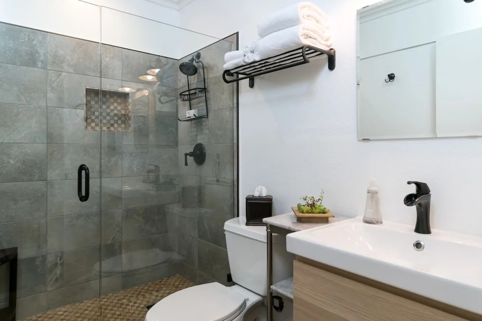 Agoura Hills  W/landscaped Yard 3 Bedroom Home