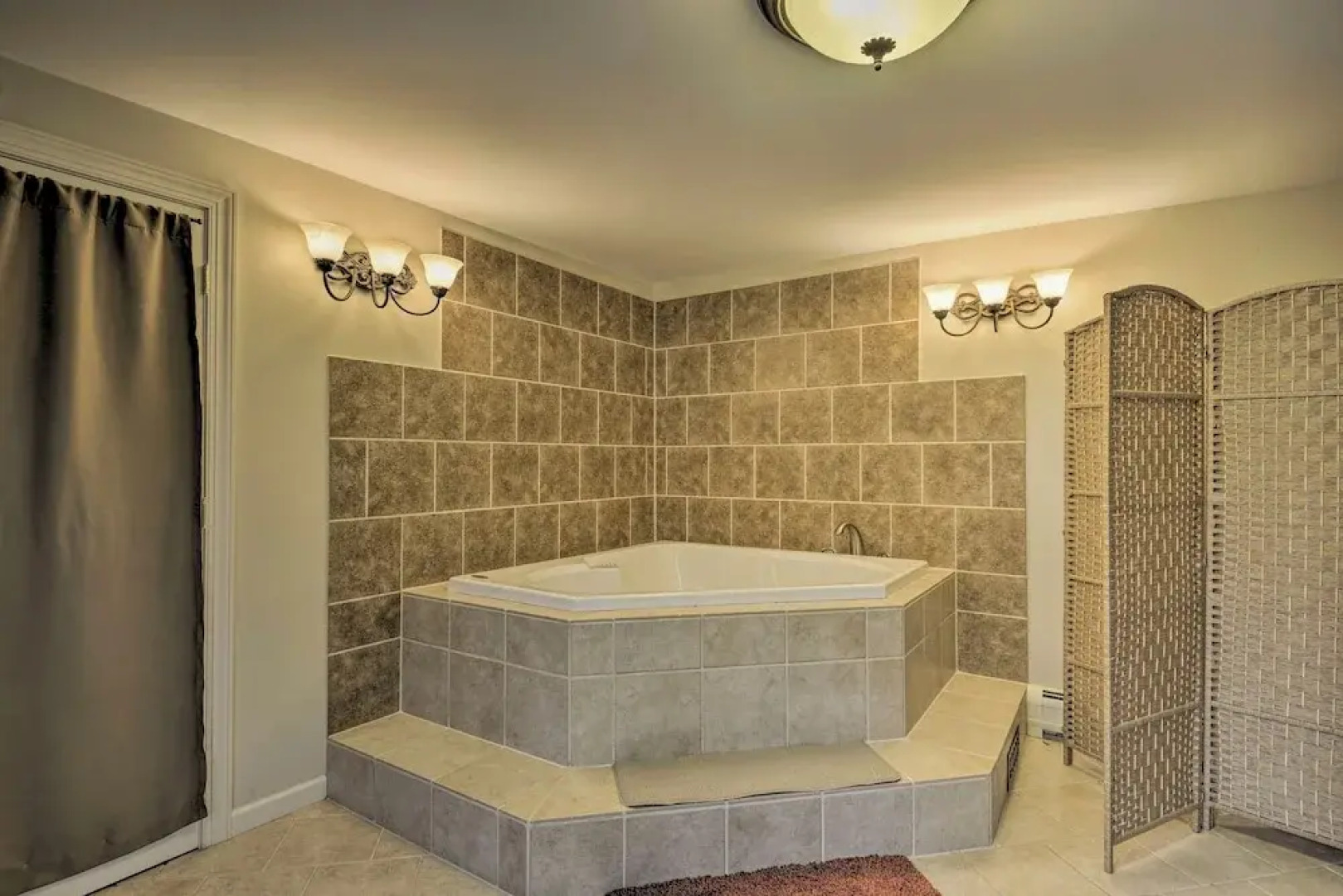 Spacious Home by Finger Lakes & Watkins Glen!