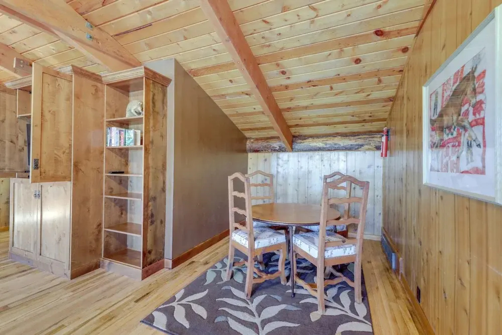 Spacious Pinedale Home w/ Mountain Range View