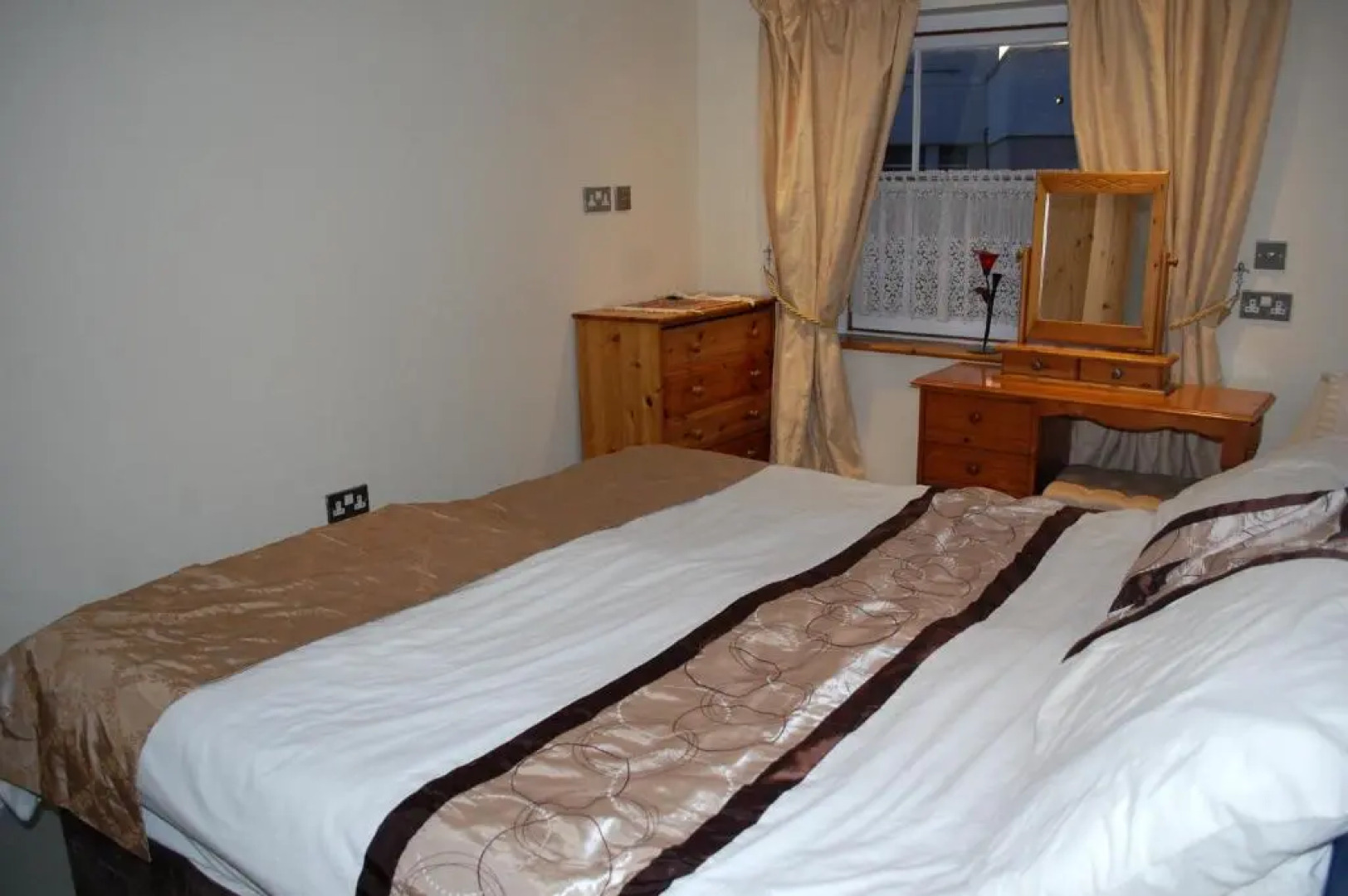 Broxbourne Two-Bedroom Apartment Close To Amenities