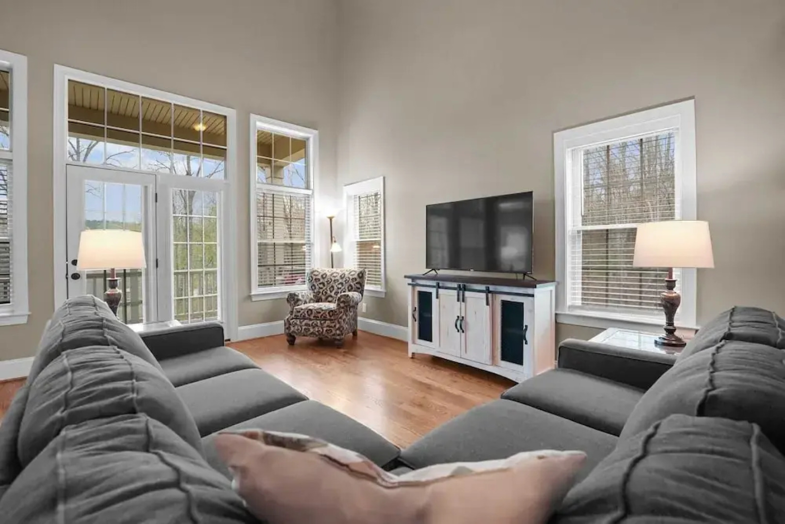 Sleeps 22, Lakefront w/ Private Dock & Pool, 2 Houses Lake Living by Avantstay