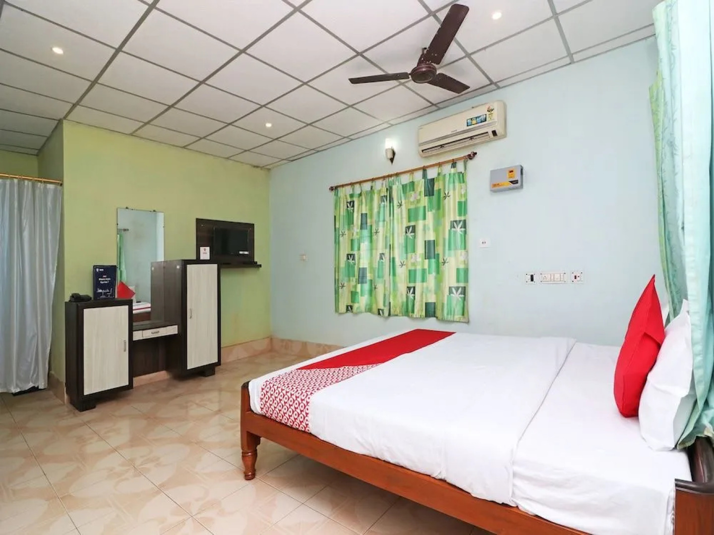 OYO 16101 Samrat Holiday Inn