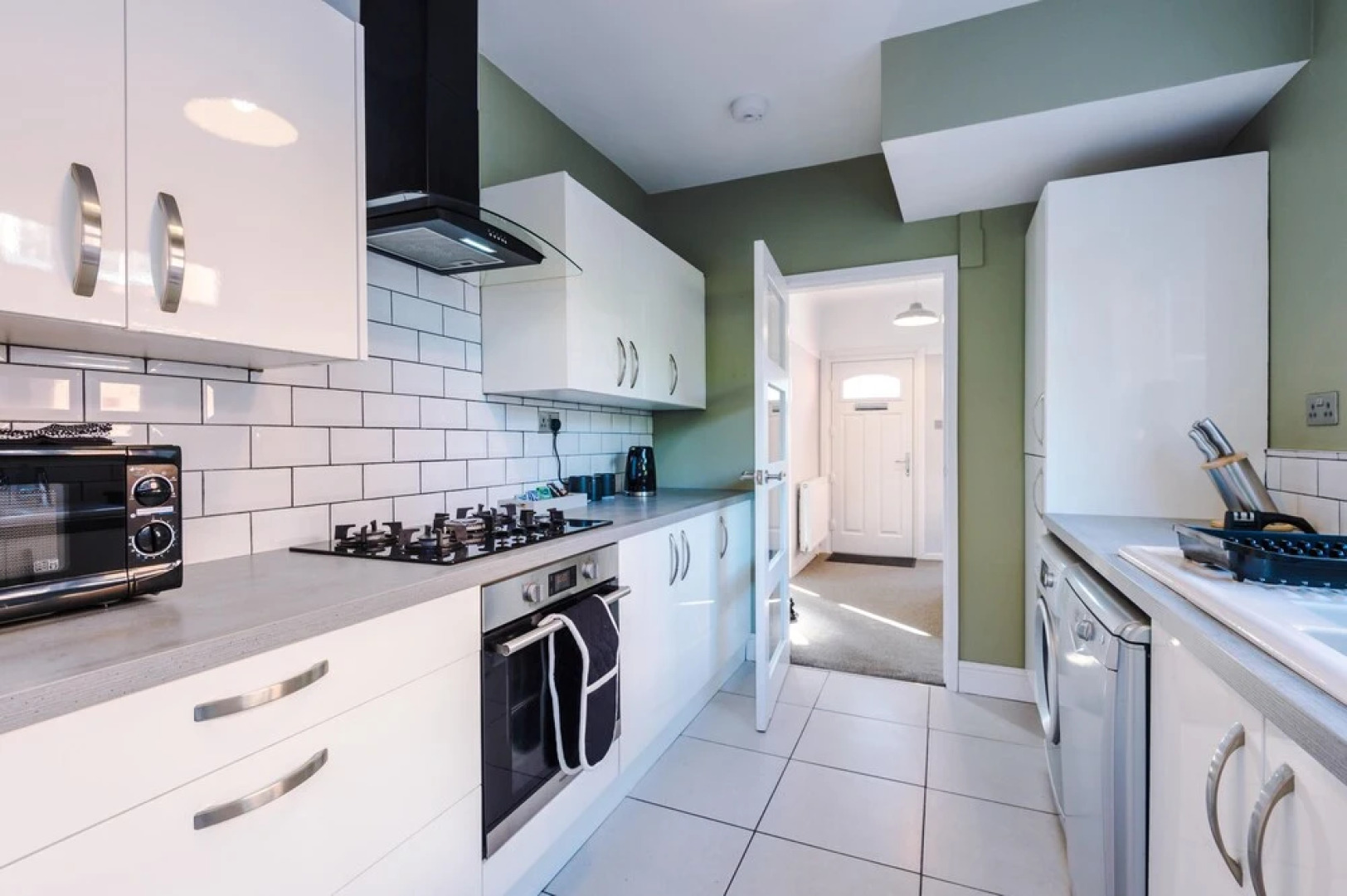 Premium 3 bed Detached House - off Road Parking - Bromborough