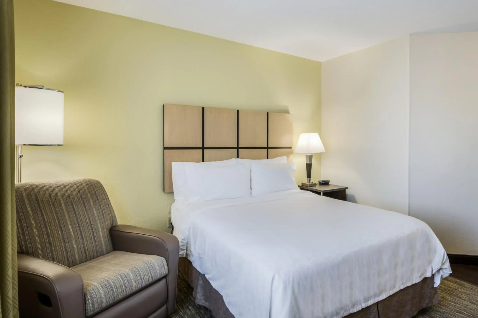 Candlewood Suites Virginia Beach Town Center by IHG