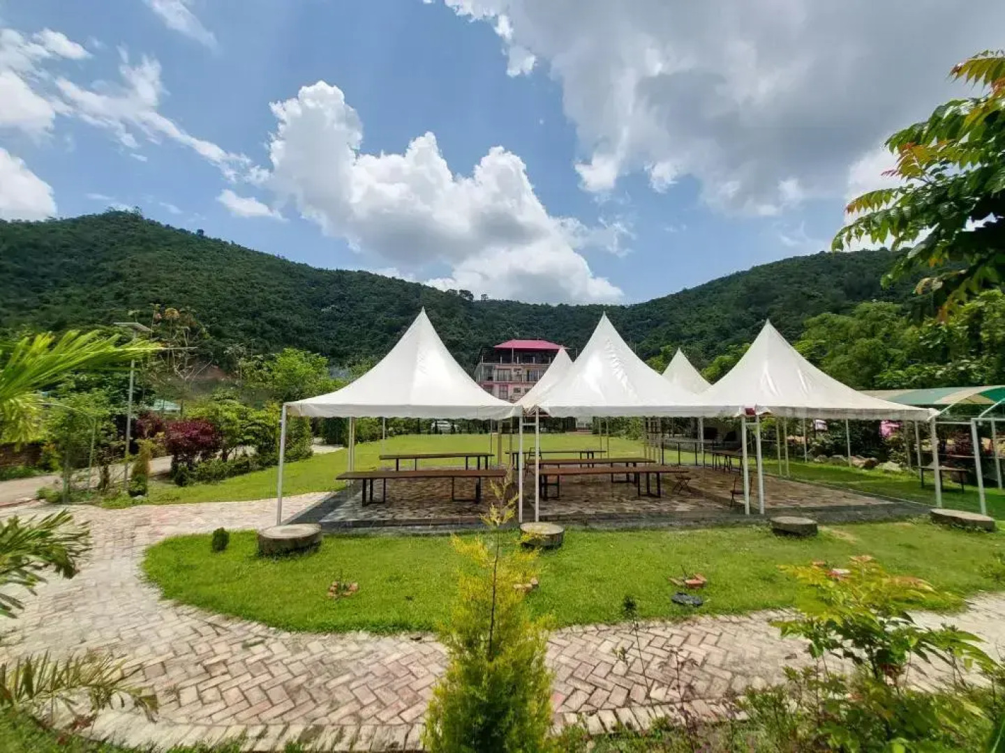 Shalom Farmhouse by the hillside
