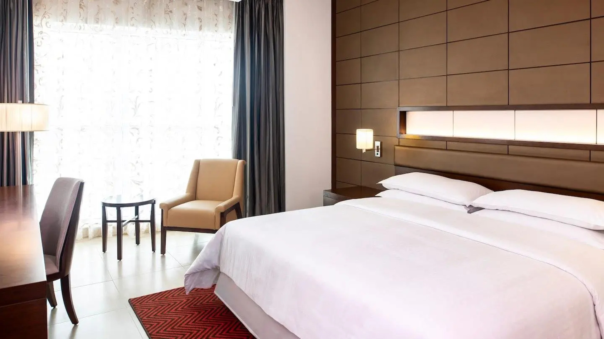 Отель Four Points by Sheraton Sharjah