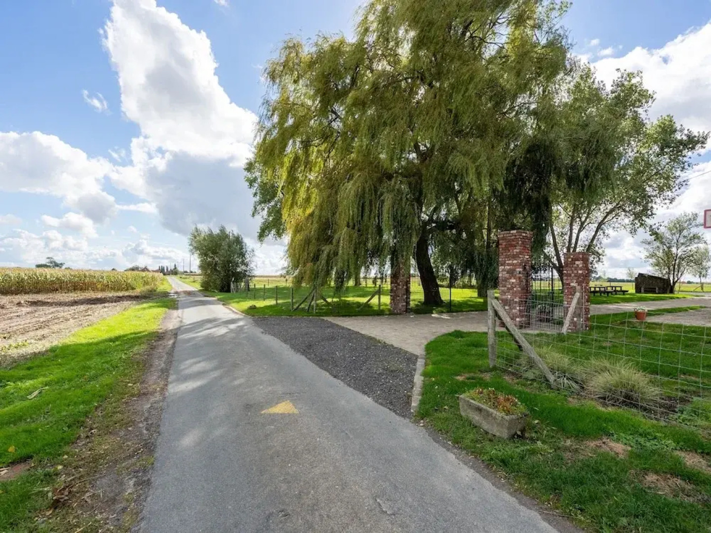 Peaceful Villa With Pond
