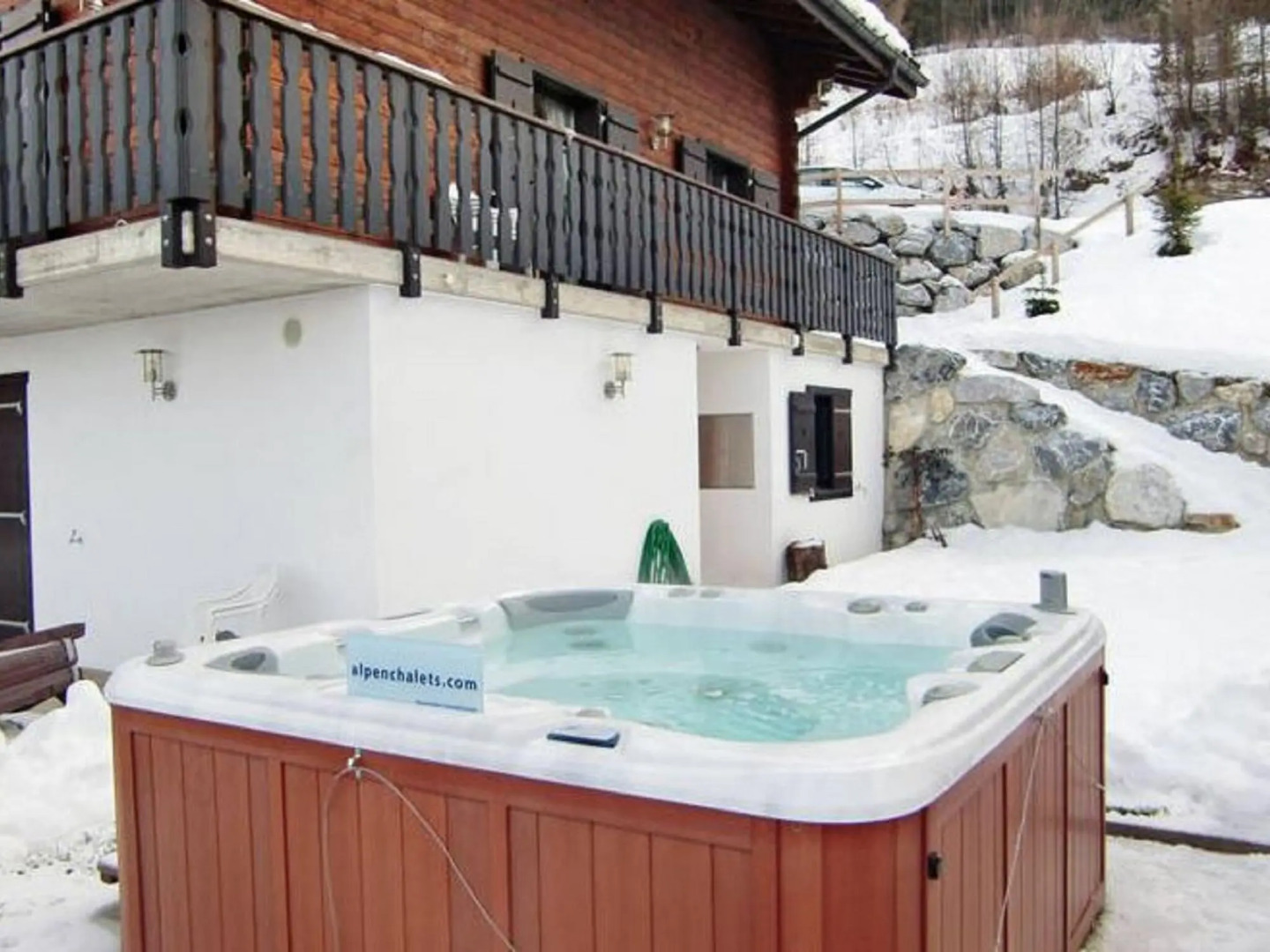 Luxurious Chalet in Riddes with Hot Tub