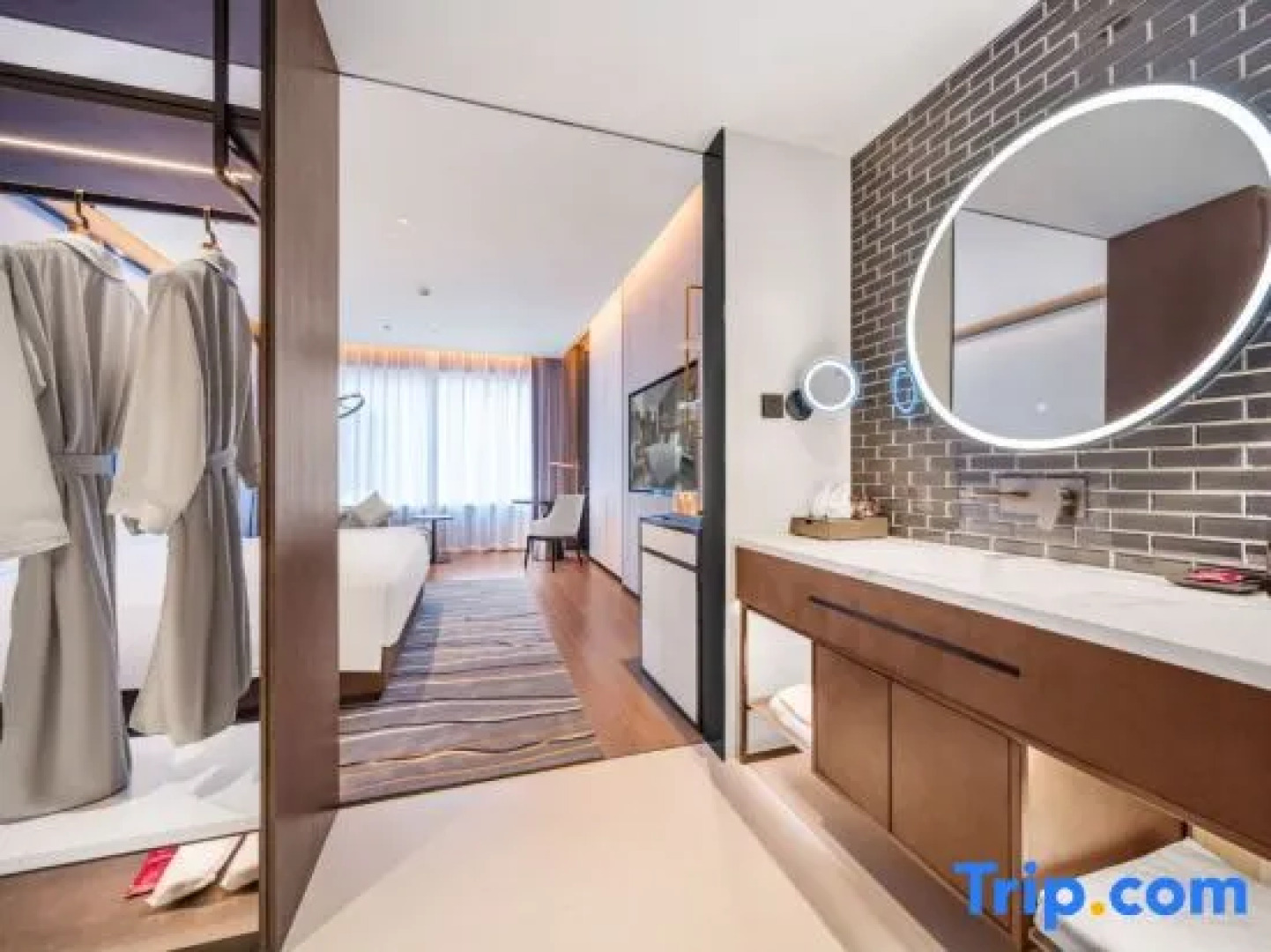 Madison Hotel Tianmen Wanda Plaza