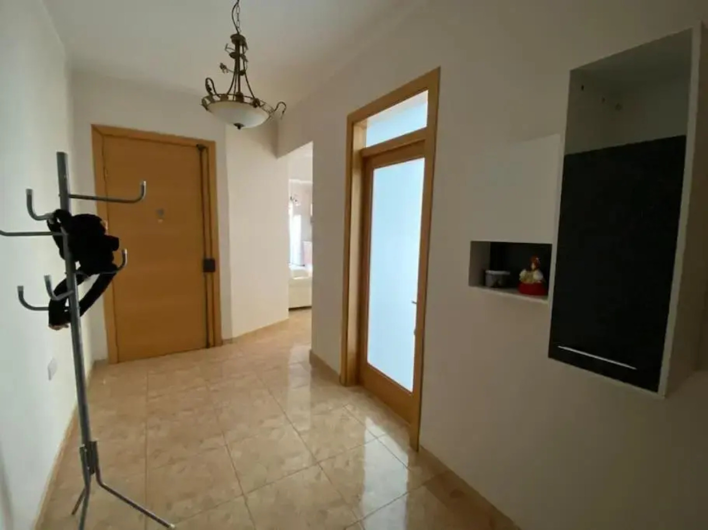 May Flower: Modern Flat close to Airport/Bus Stops