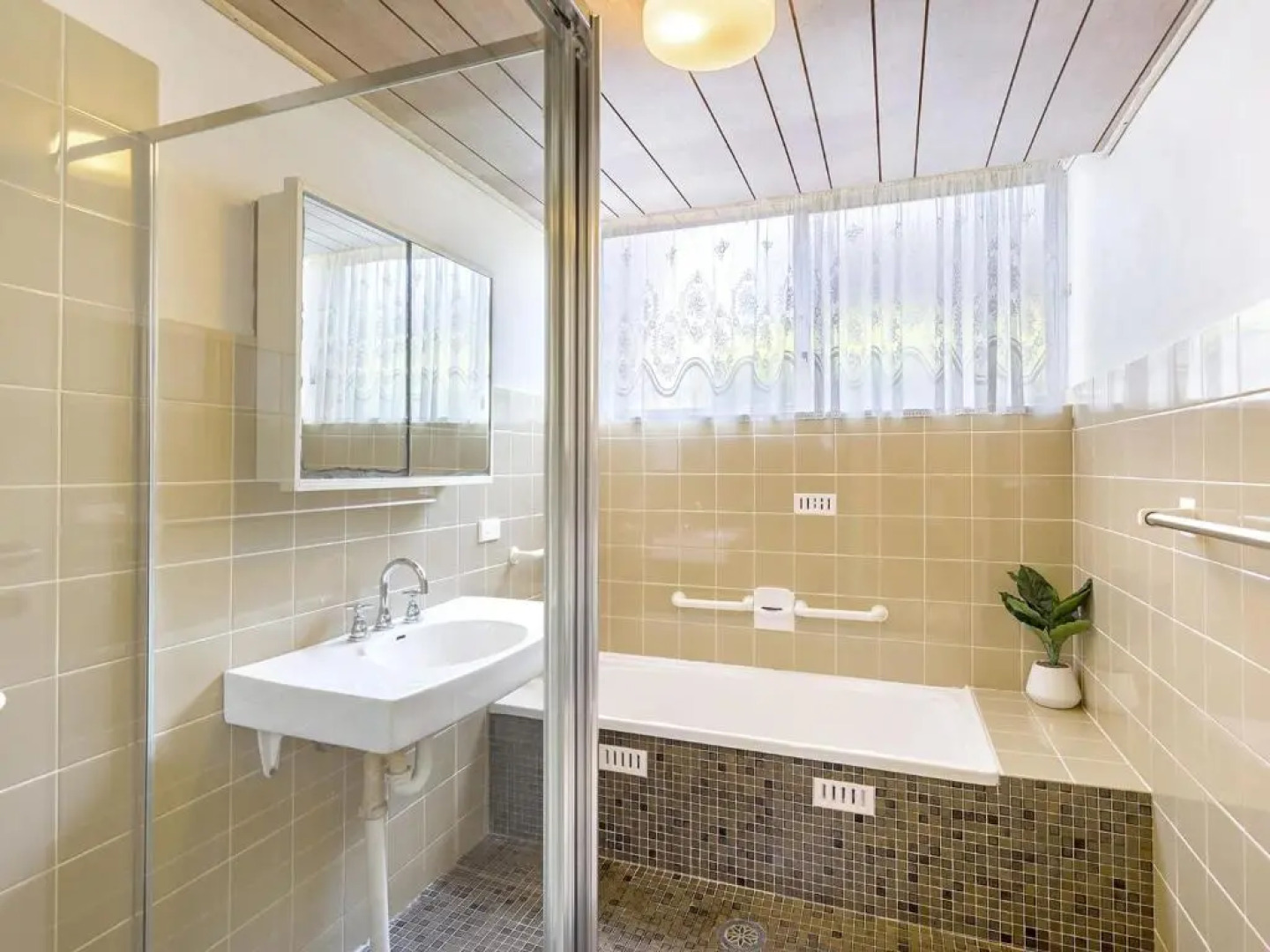 Casuarinas, Unit 1/33 Soldiers Point Road