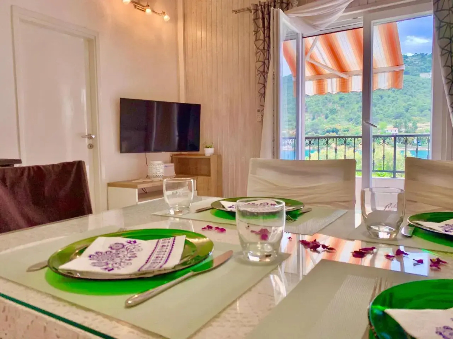 Grebastica Beachfront Apartment