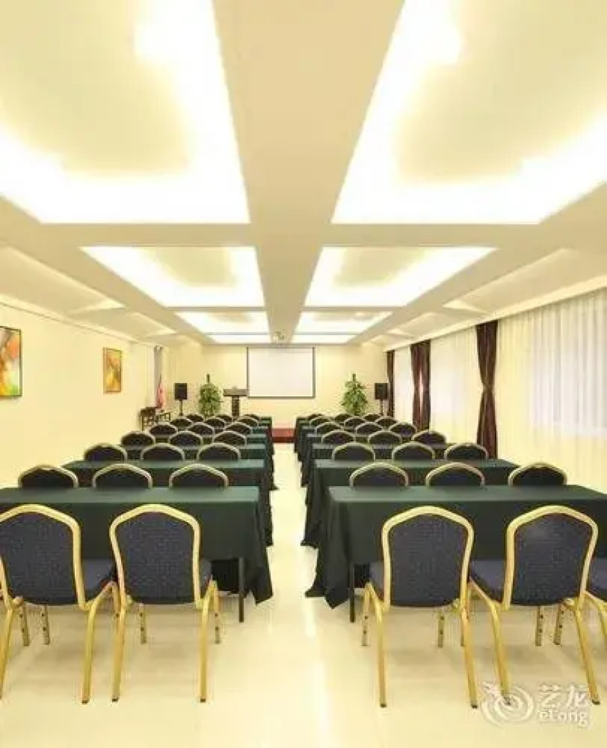 Wanjia Lakefront Hotel