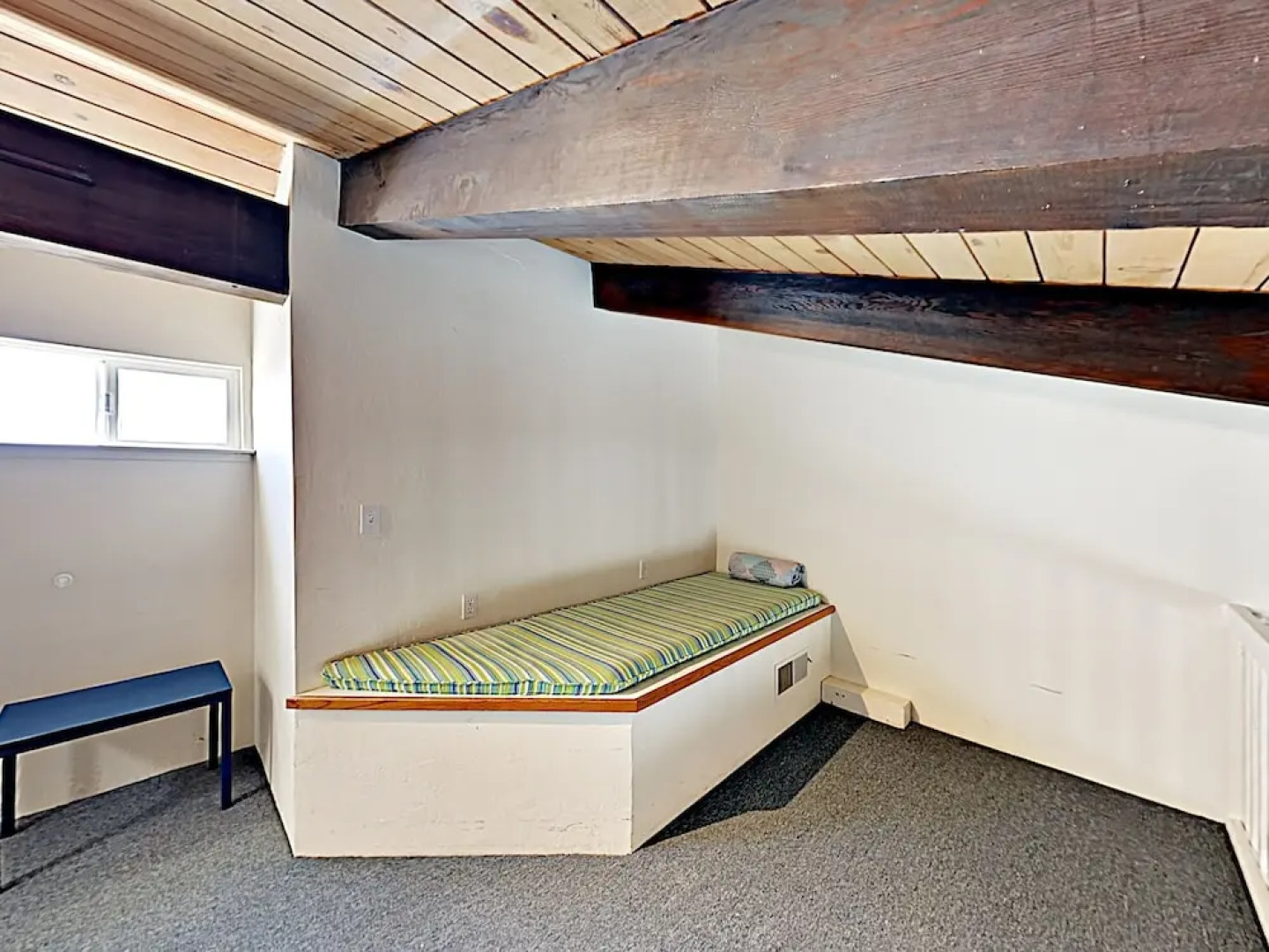 Airy Beach W/ Ocean Views, Balcony & Patio 3 Bedroom Home