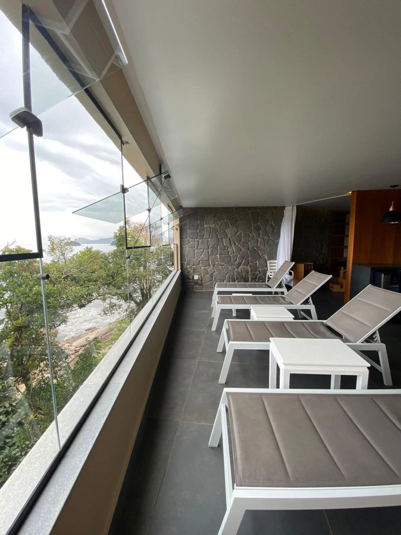 Apto c/ piscina e vista para o mar - Caraguatatuba