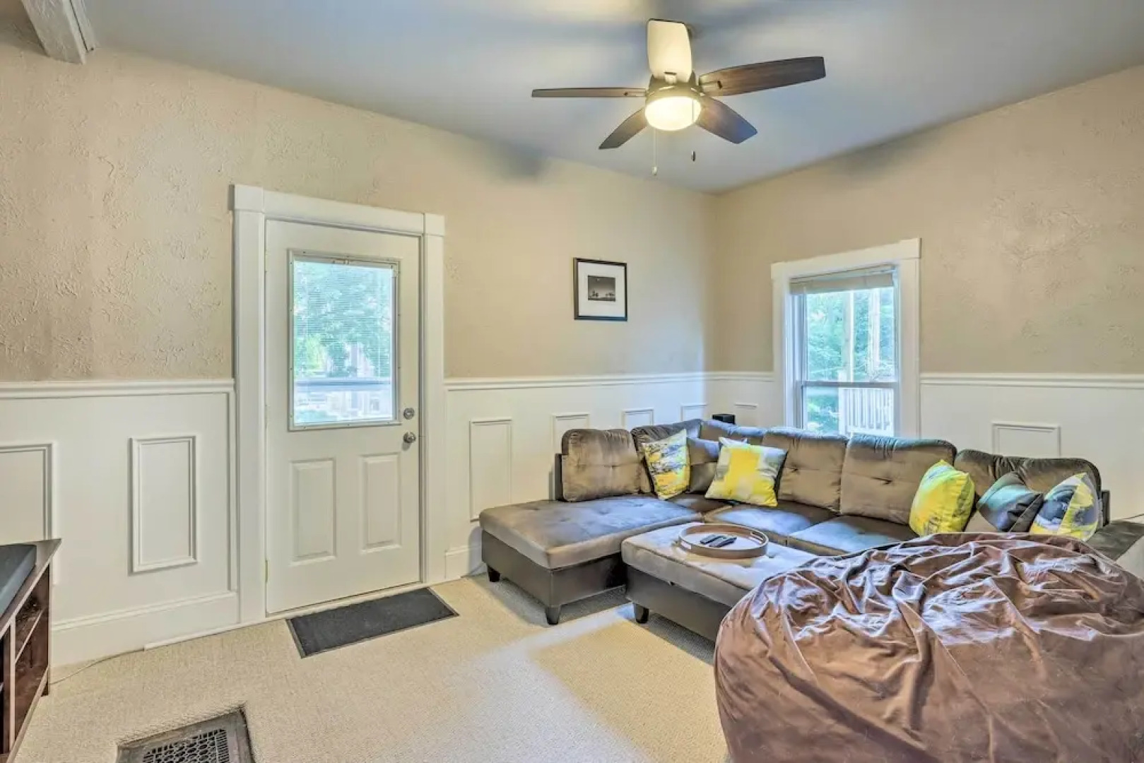 Milwaukee Home < Half Mi to Lake Michigan!