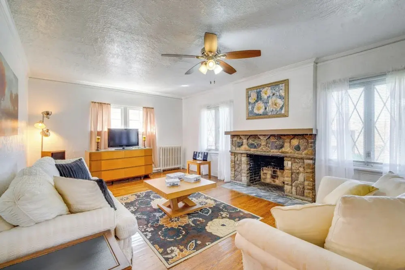 Trendy South Euclid Apt - 5 Mi to Cleveland Clinic