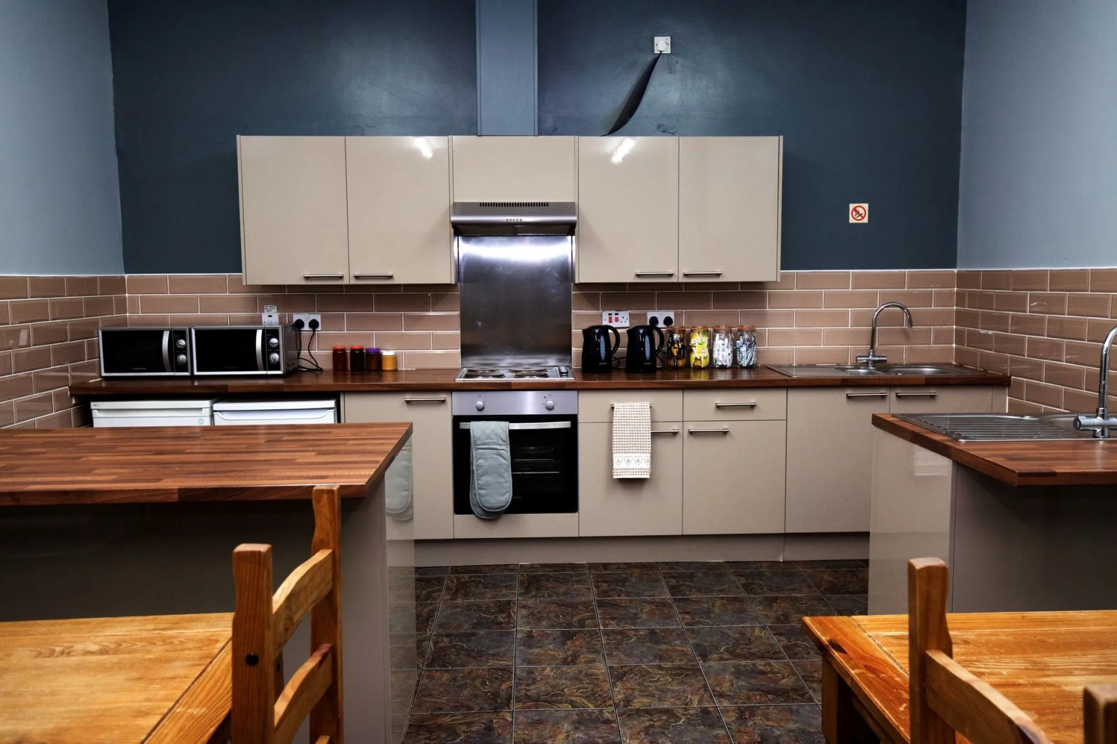 International Inn - Hostel